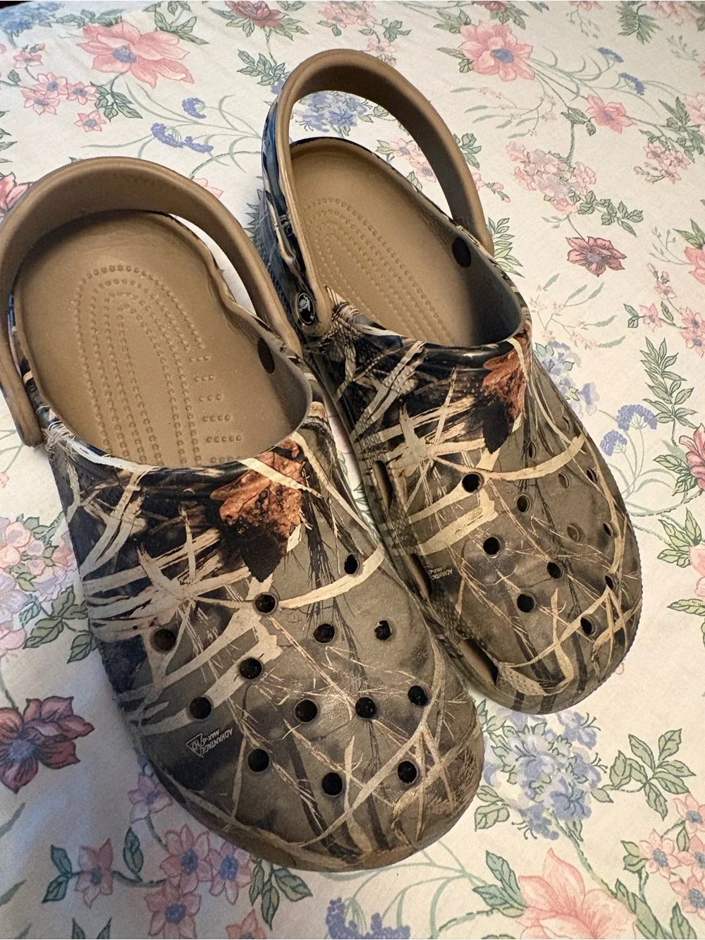 CROCS Men’s Realtree Camo Slip-On Clogs in Brown and Tan